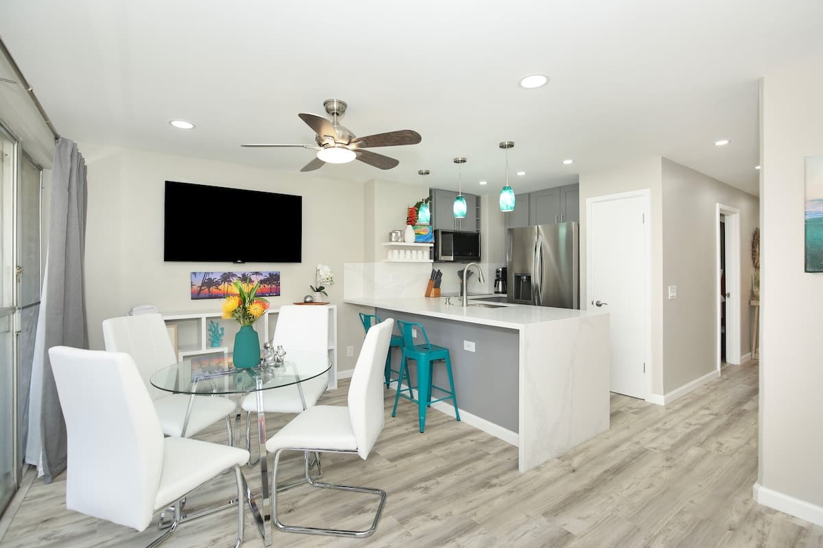 Condo in Honolulu · ★4.7 · 2 bedrooms · 4 beds · 1 shared bath - Photo 1