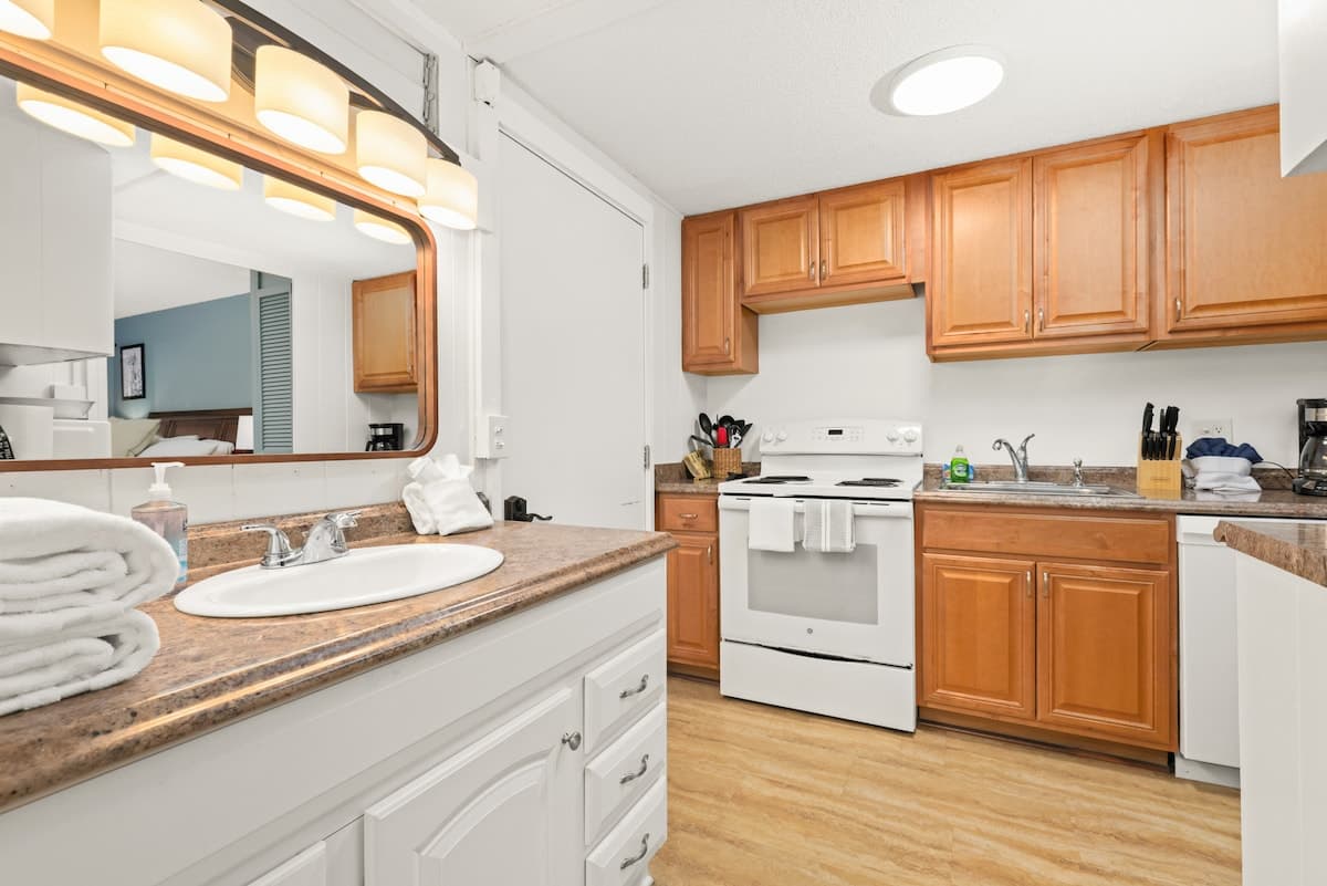 Prime Location! Double Studios TWO King Bed Suites - Photo 3