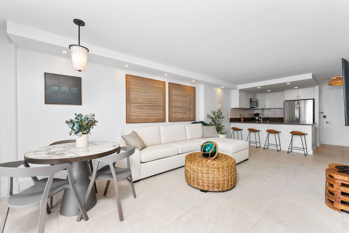 Condo in Honolulu · ★5.0 · 1 bedroom · 2 beds · 1 shared bath - Photo 4
