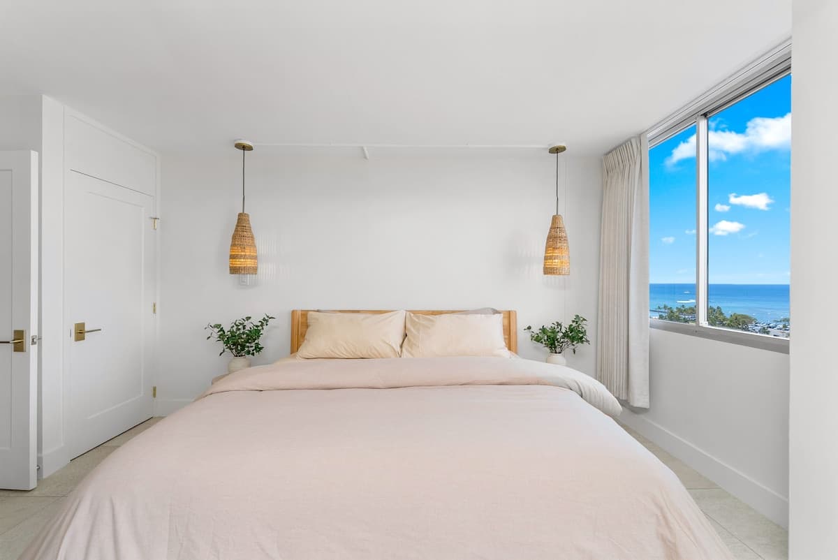 Condo in Honolulu · ★5.0 · 1 bedroom · 2 beds · 1 shared bath - Photo 1