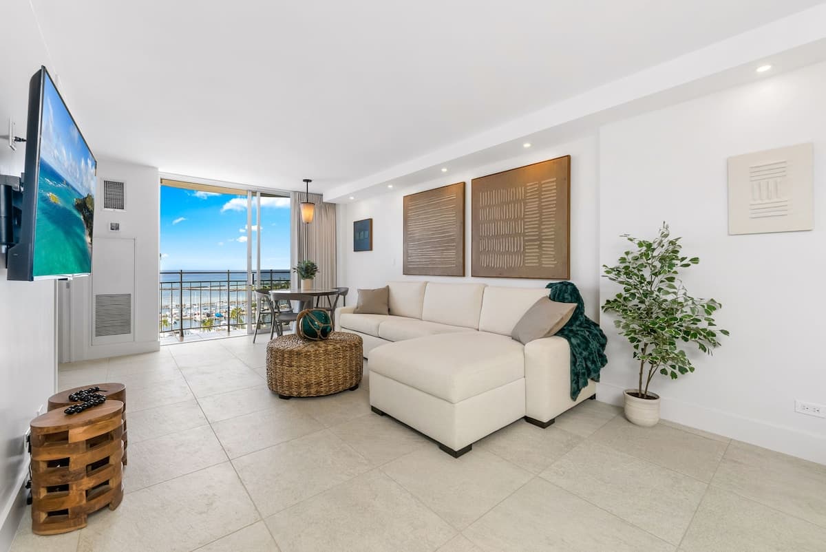 Condo in Honolulu · ★5.0 · 1 bedroom · 2 beds · 1 shared bath - Photo 3