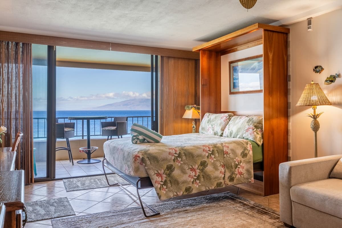 Condo in Lahaina · ★5.0 · Studio · 2 beds · 1 private bath - Photo 4