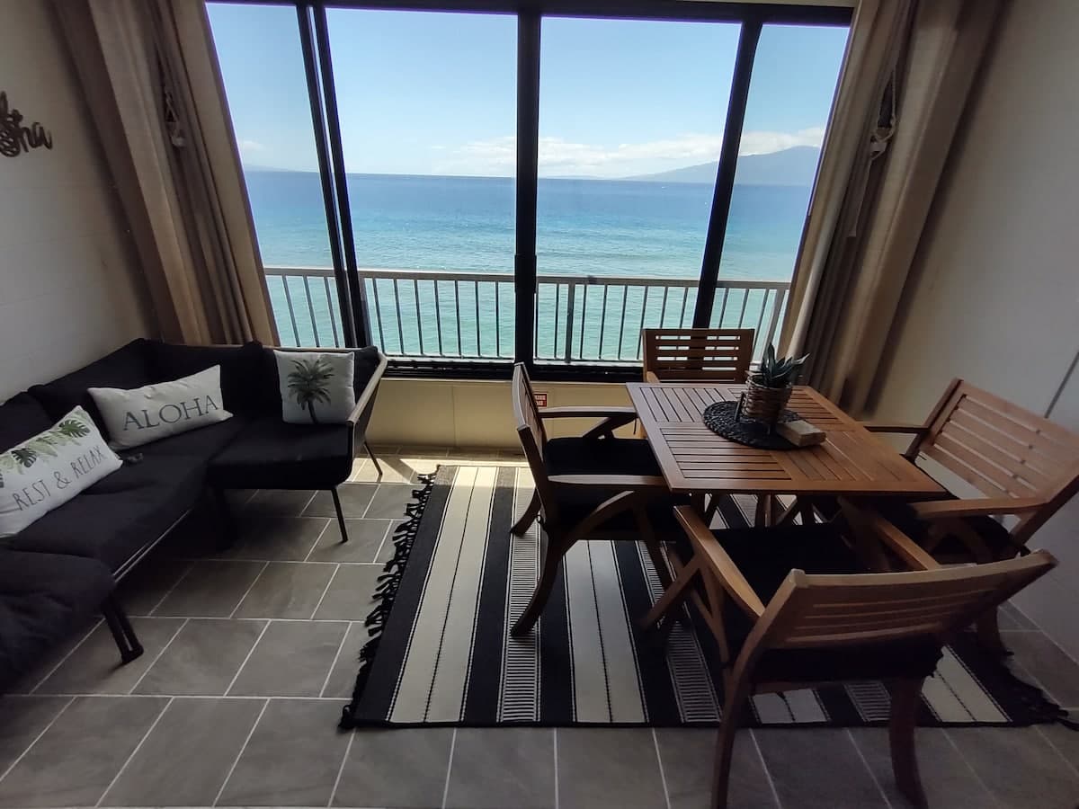 Condo in Lahaina · ★4.96 · Studio · 1 bath - Photo 2