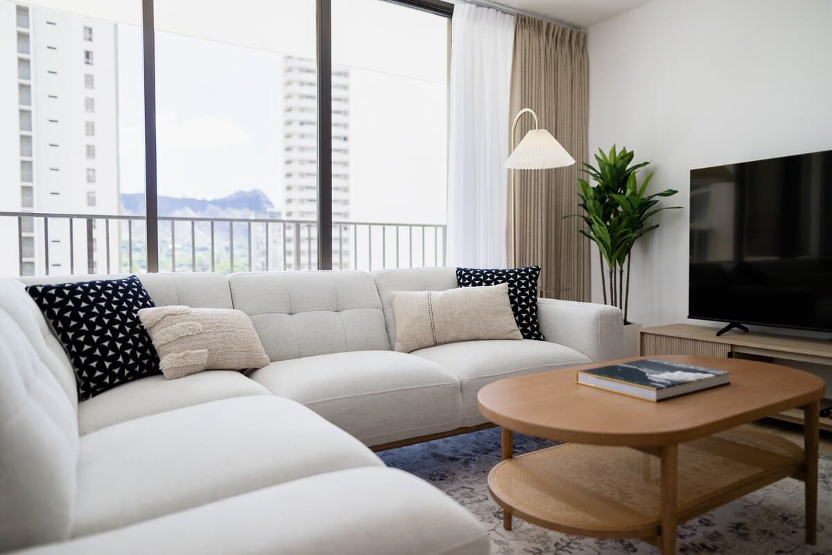 *New Modern Vacation Home w/Parking - Photo 3