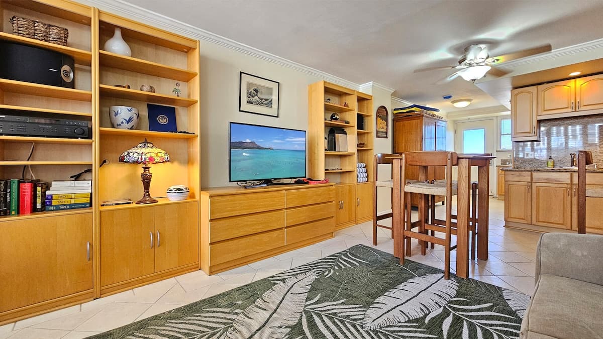 Waikiki Grand Hotel® 1005 Best Location in Waikiki - Photo 2