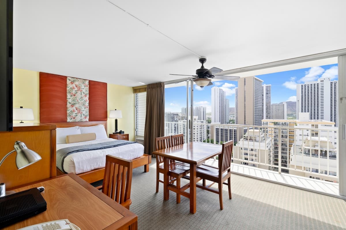 Condo in Honolulu · ★4.6 · 1 bedroom · 1 bed · 1 private bath - Photo 1