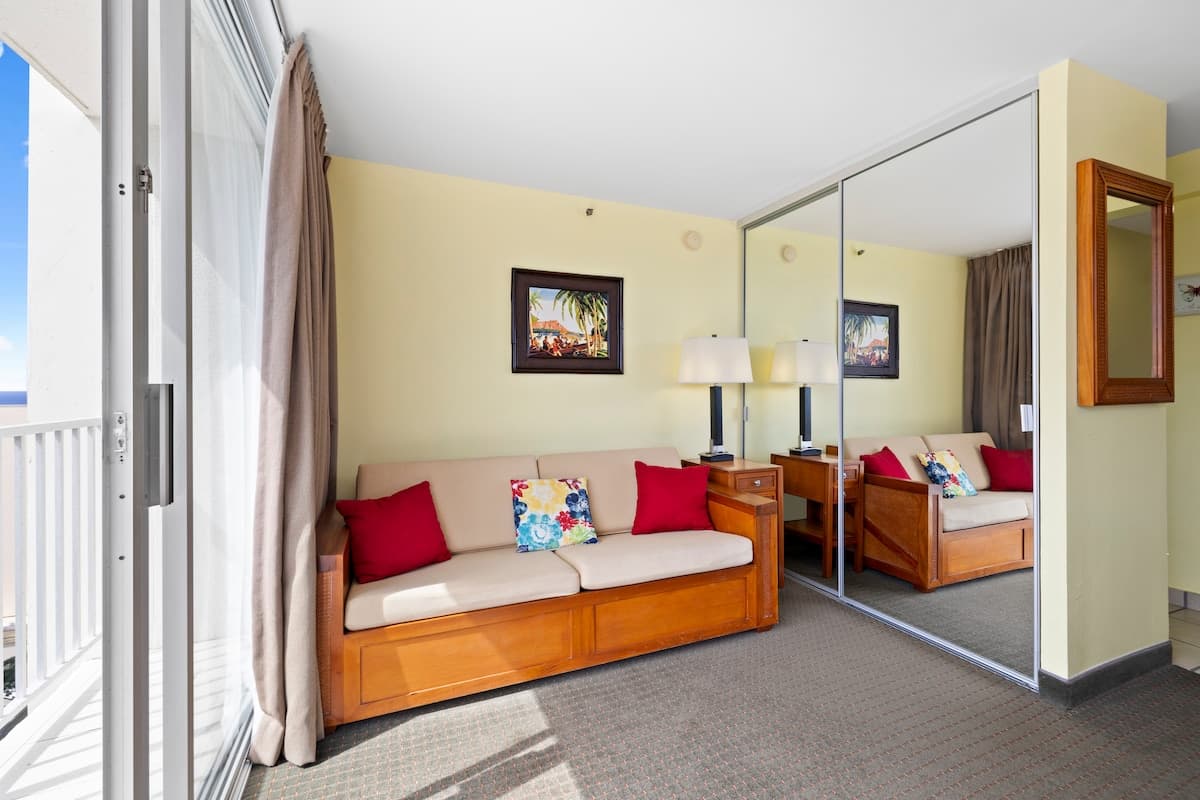 Condo in Honolulu · ★4.6 · 1 bedroom · 1 bed · 1 private bath - Photo 5