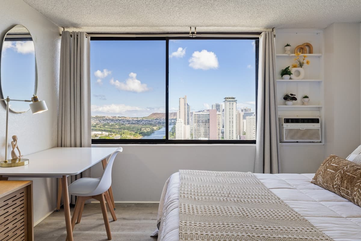 Modern Waikiki Oasis w/ Ocean View - Photo 2