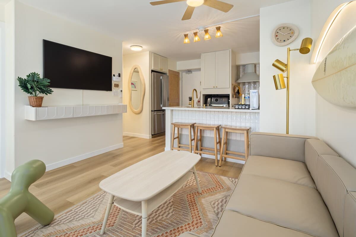 Aloha Ohana 2BM stylish apt with Washer/Parking - Photo 4