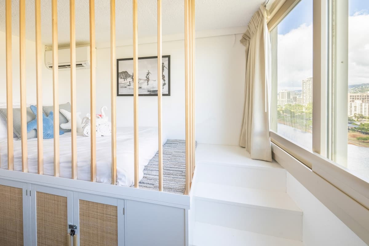 Condo in Honolulu · ★4.84 · 1 bedroom · 4 beds · 1 private bath - Photo 4