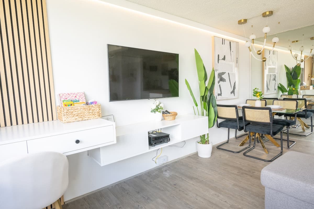 Condo in Honolulu · ★4.84 · 1 bedroom · 4 beds · 1 private bath - Photo 2