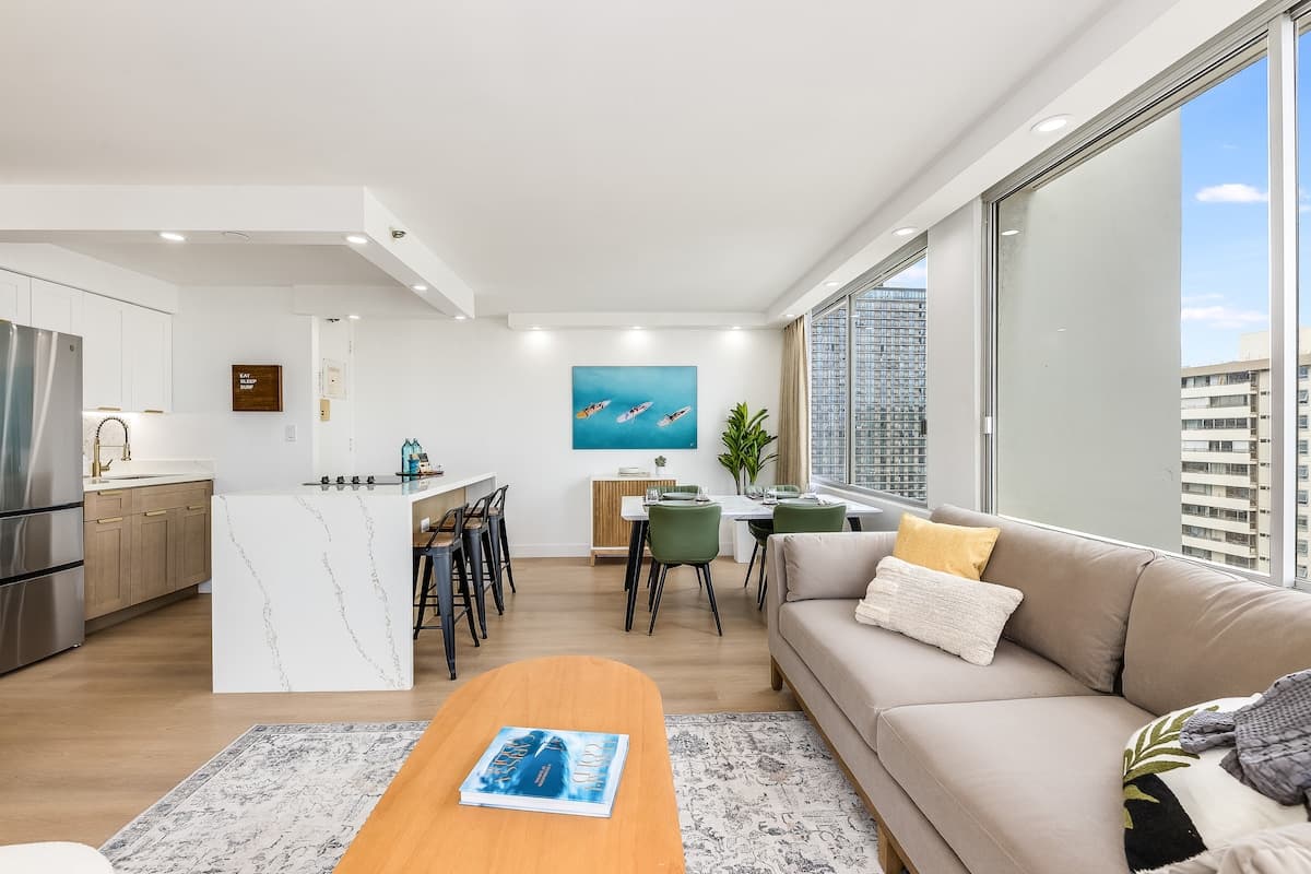 New Remodel 1 BR Modern Condo 5 Min Walk to Beach - Photo 4