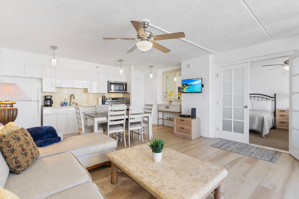 Hotel in Honolulu · ★4.42 · 1 bedroom · 3 beds · 1 private bath - Photo 3