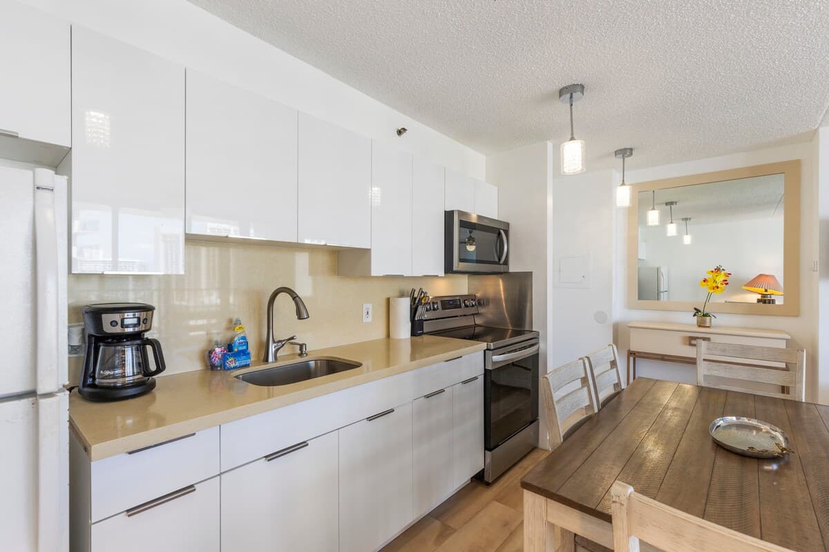 Hotel in Honolulu · ★4.42 · 1 bedroom · 3 beds · 1 private bath - Photo 4