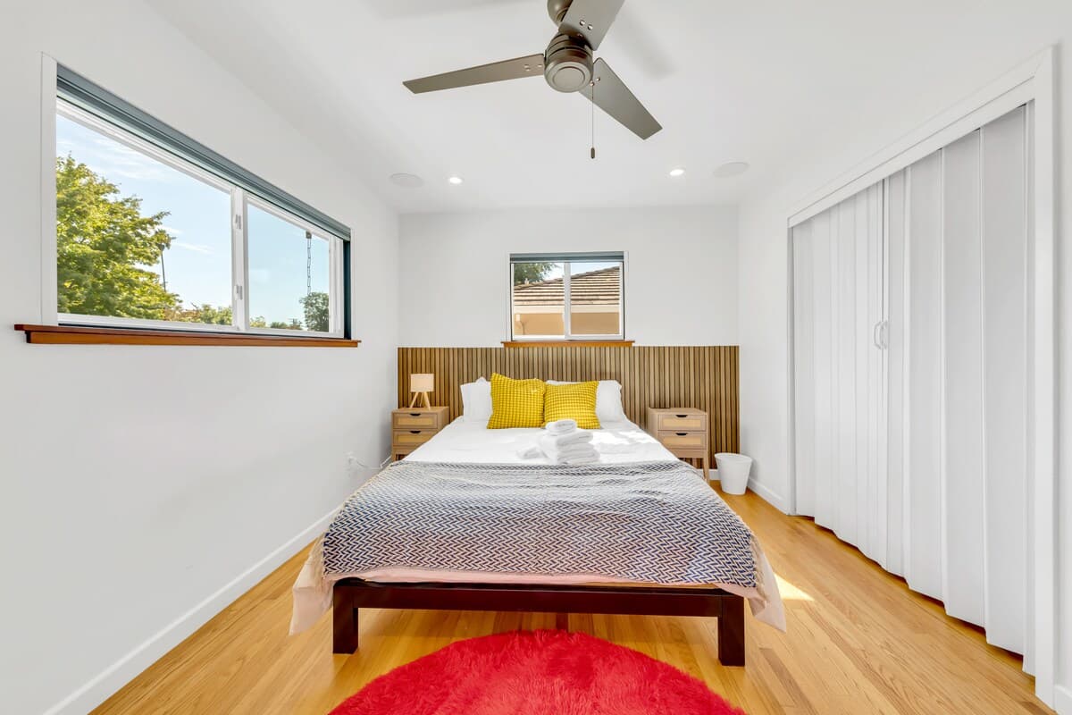 Smart Home w/ King Bed, 5 Mins to Downtown - Photo 2