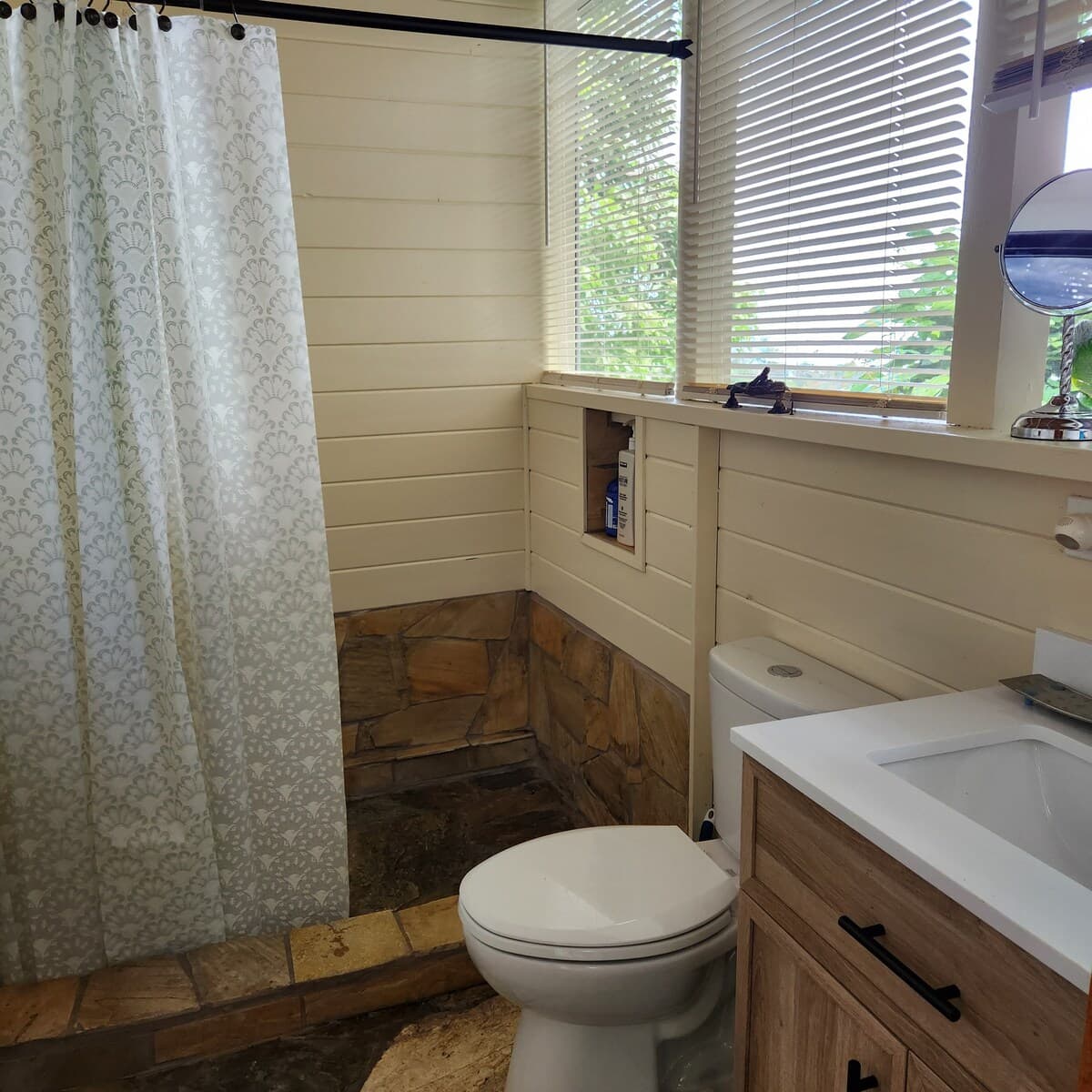 Private Cottage in tropical setting - Photo 2