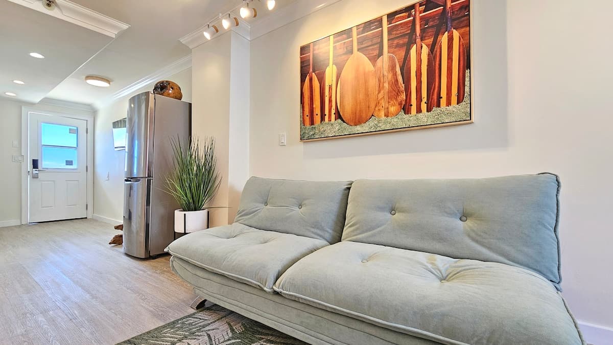 Sundeck Level—Queen Bed & Sofa-Bed+Full Kitchen - Photo 4
