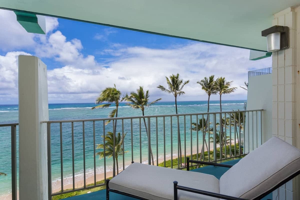 Condo in Hauula · ★4.42 · 4 bedrooms · 6 beds · 5.5 private baths - Photo 4