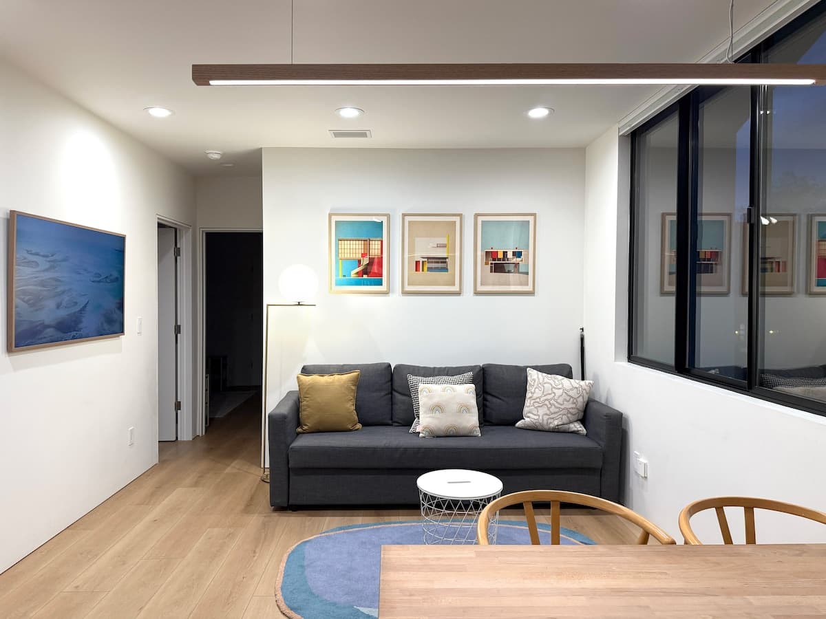 Brand-New Contemporary Downtown Retreat - Photo 3