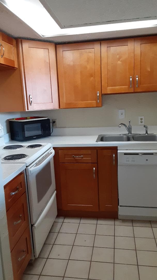 Condo in Lahaina · ★4.8 · Studio · 2 beds · 1 private bath - Photo 3