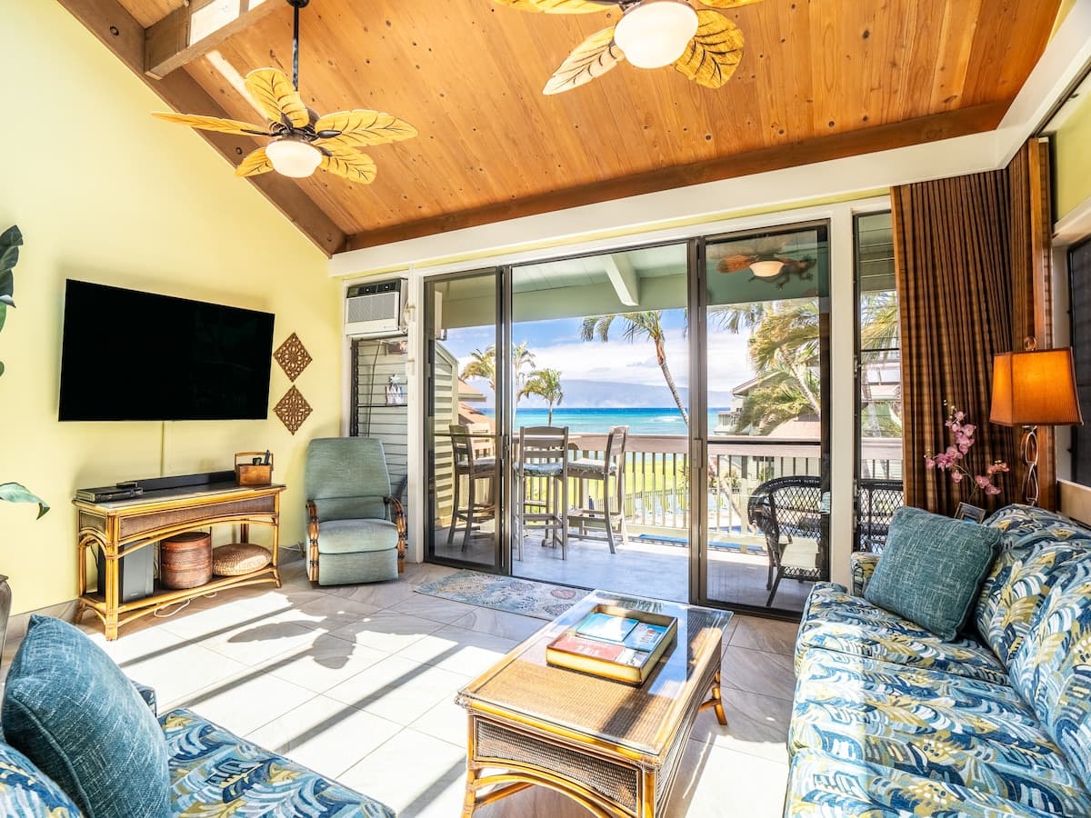 Condo in Lahaina · ★4.8 · 3 bedrooms · 5 beds · 2 private baths - Photo 4