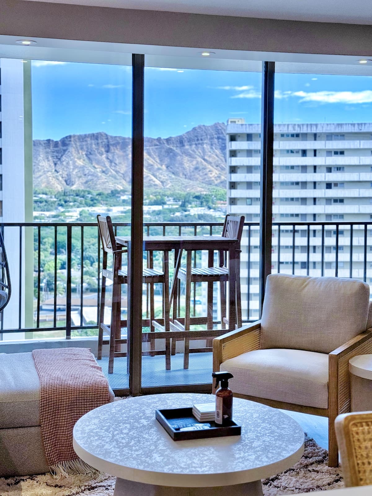 23F-Newly Renovated-Diamond Head View-1BR/Parking~ - Photo 5