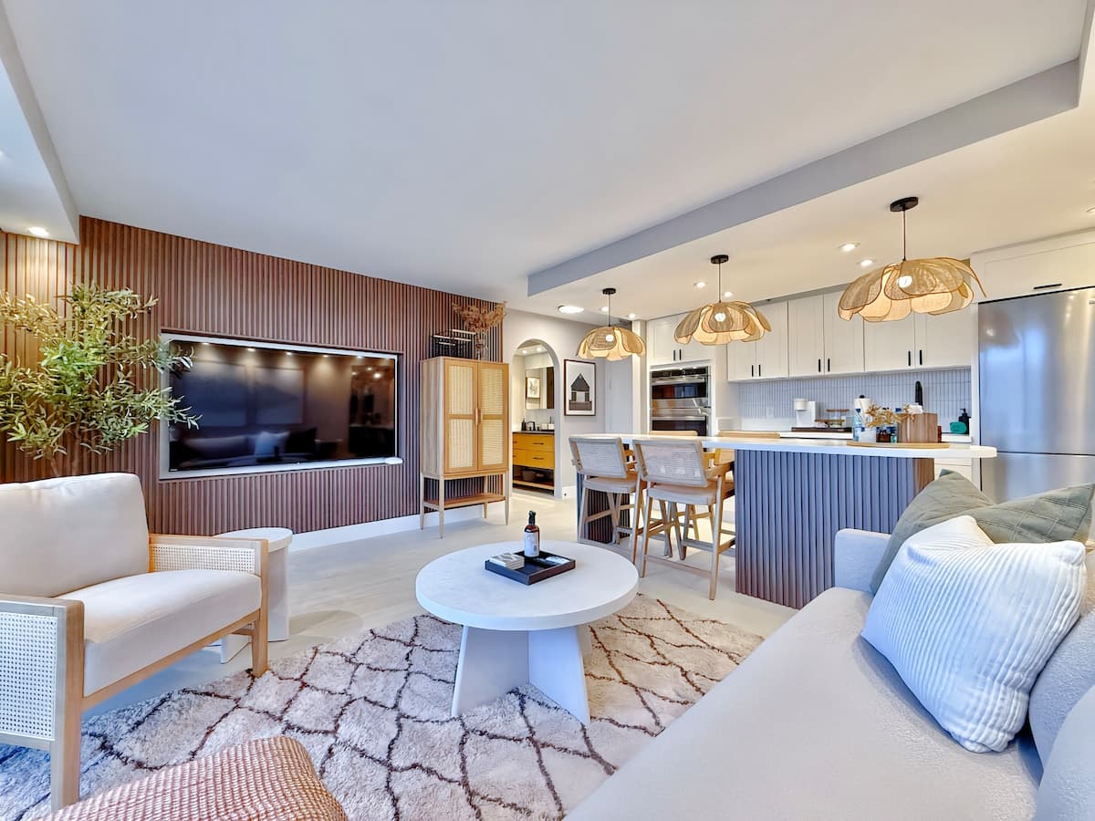 23F-Newly Renovated-Diamond Head View-1BR/Parking~ - Photo 1