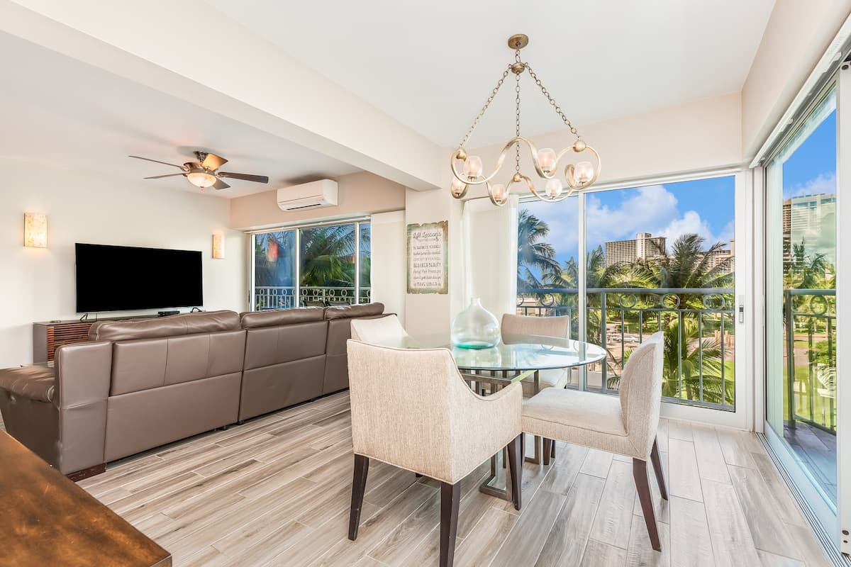 Luxury 2Bed/2Bath Corner Waikiki Shore Condo Unit - Photo 5