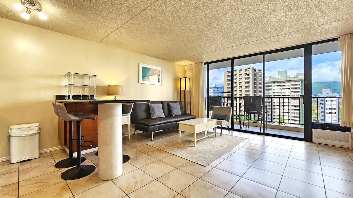 WB 1011 - T2 Queen, Full, & Futon +1 Free Parking - Photo 2
