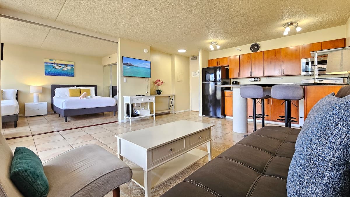 WB 1011 - T2 Queen, Full, & Futon +1 Free Parking - Photo 1