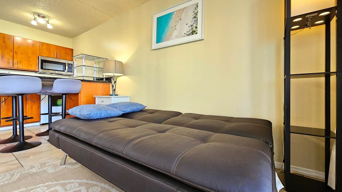 WB 1011 - T2 Queen, Full, & Futon +1 Free Parking - Photo 4