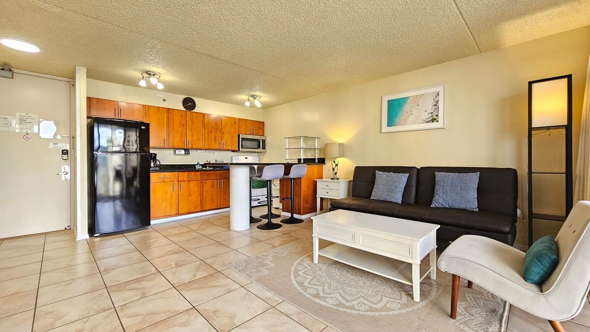 WB 1011 - T2 Queen, Full, & Futon +1 Free Parking - Photo 3