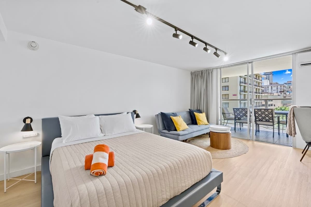Exquisite Renovated Modern Studio-Central Waikiki - Photo 5