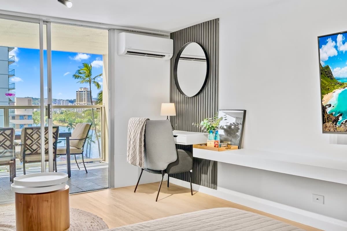 Exquisite Renovated Modern Studio-Central Waikiki - Photo 4