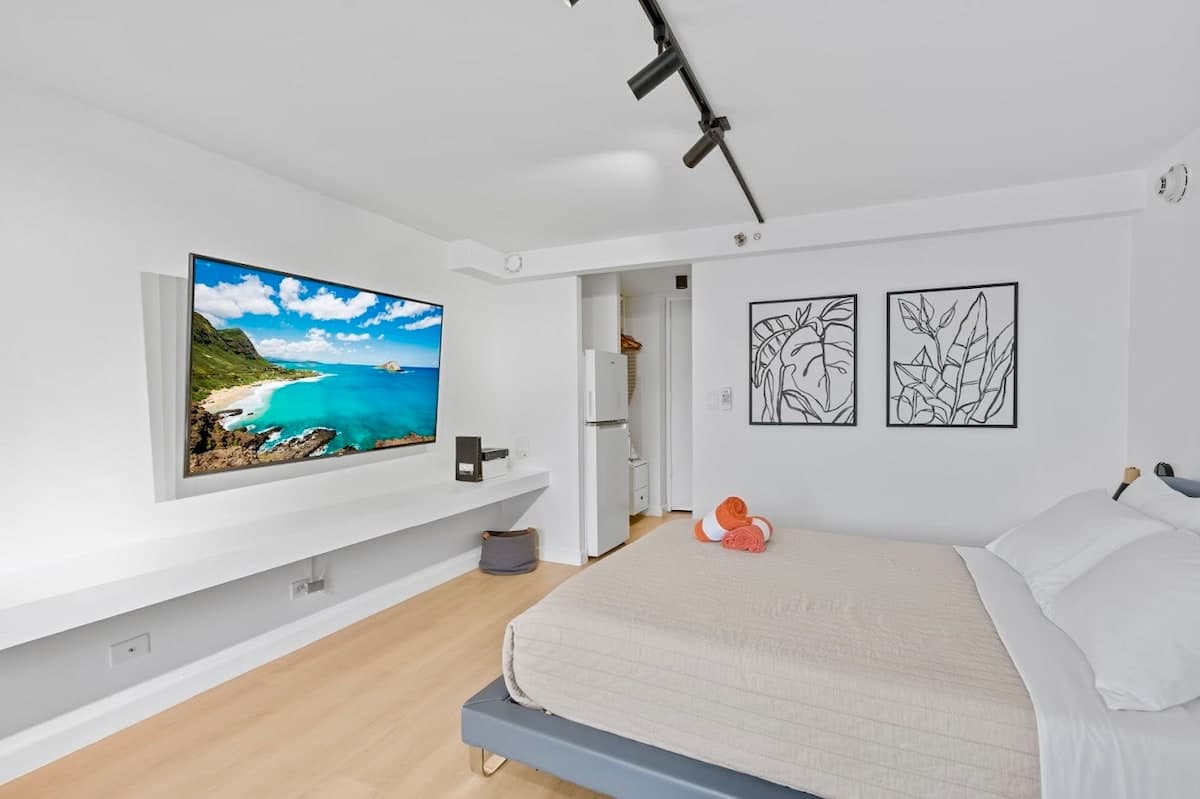 Exquisite Renovated Modern Studio-Central Waikiki - Photo 3