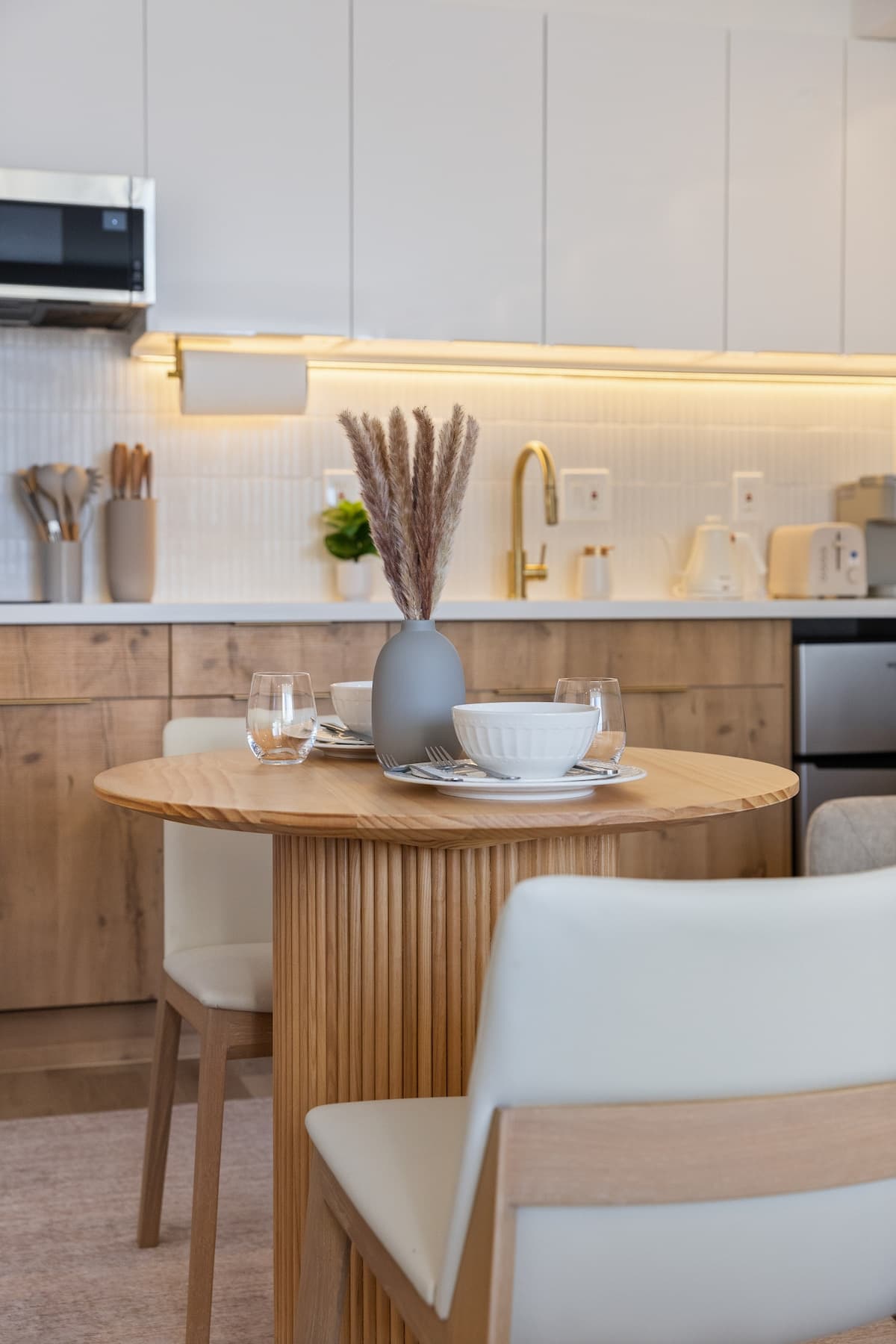 Cozy Escape in the Heart of Waikiki with 1 Parking - Photo 1