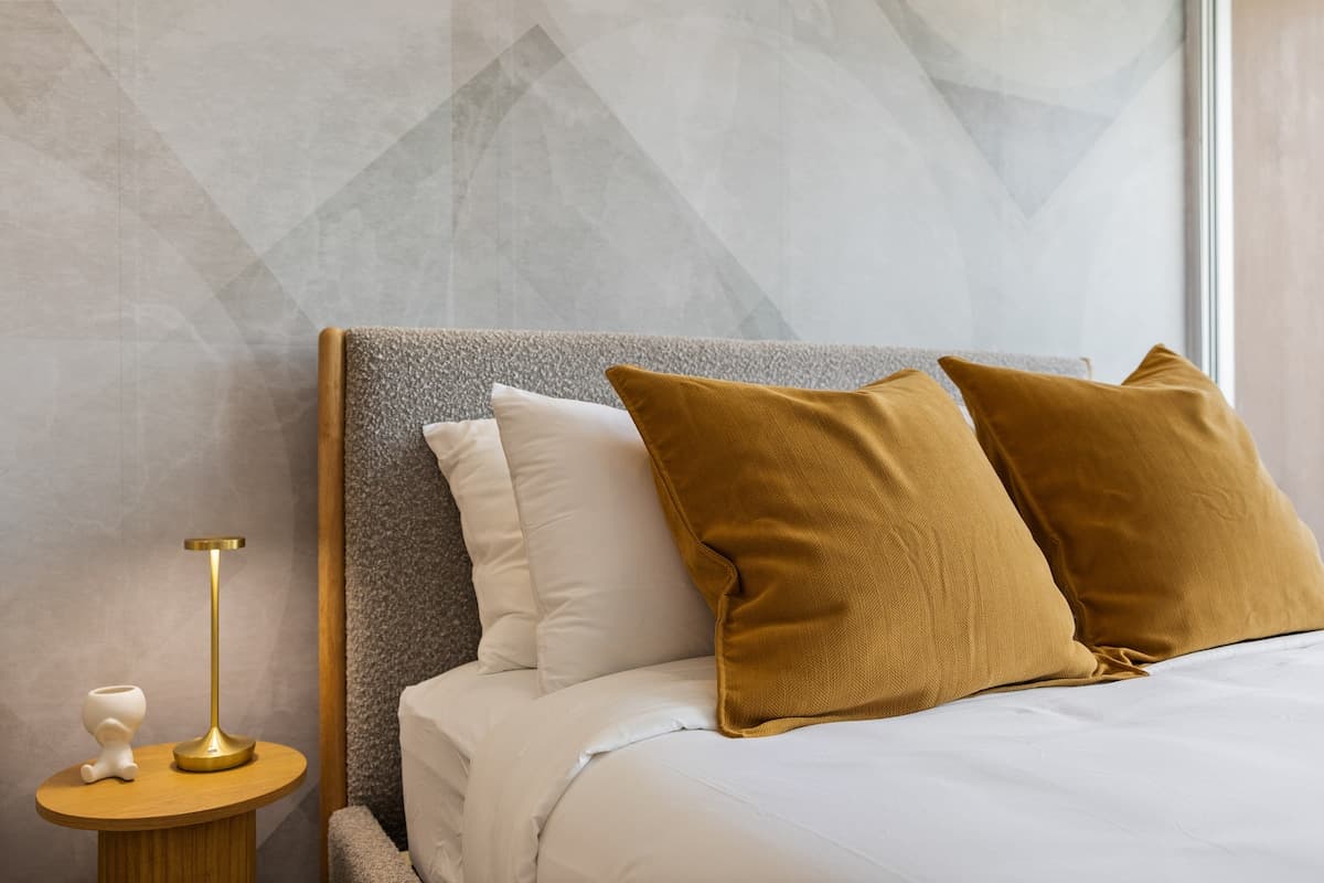 Cozy Escape in the Heart of Waikiki with 1 Parking - Photo 4