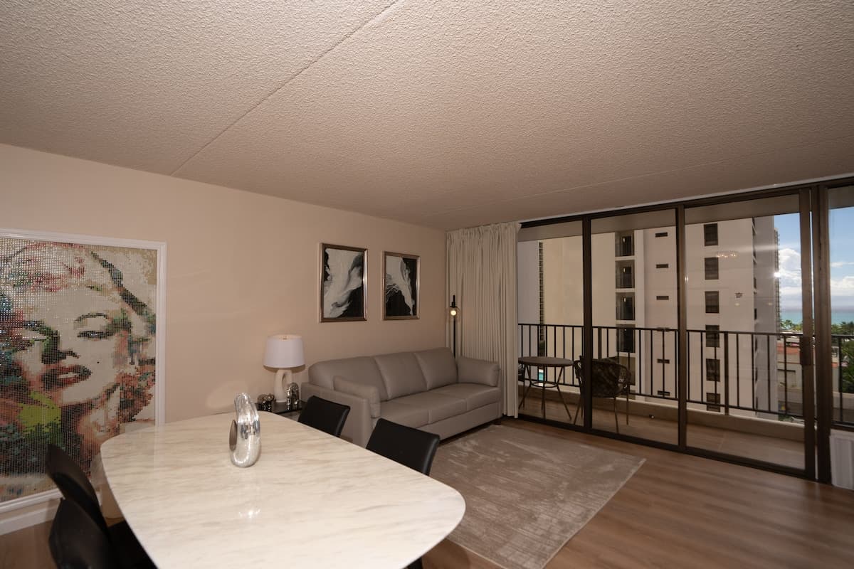 the whole ocean apt in waikiki with a free parking - Photo 2