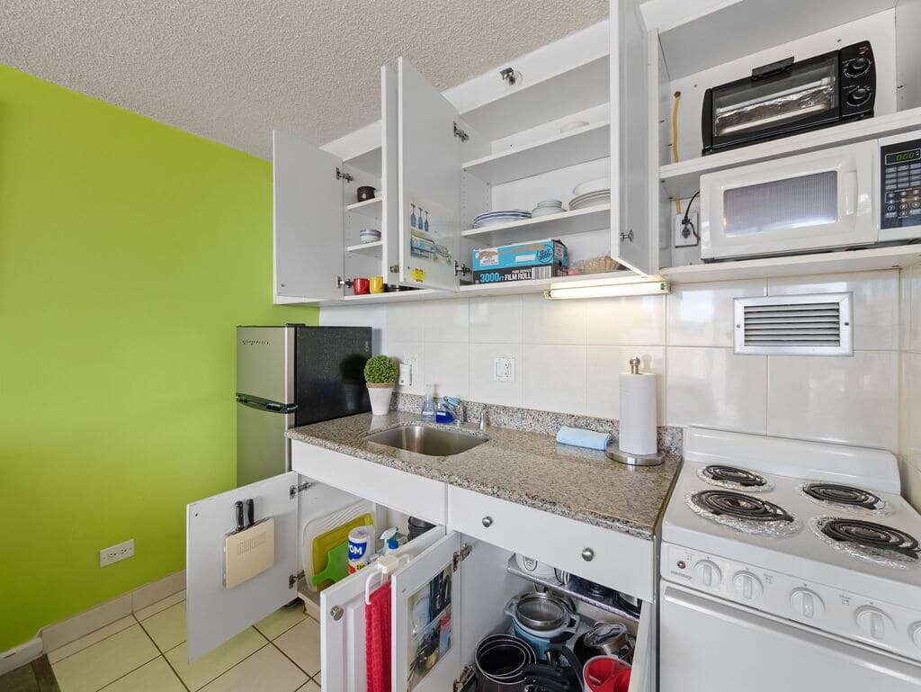 Ocean View Waikiki Condo|FREE Parking|5 Min Beach - Photo 5