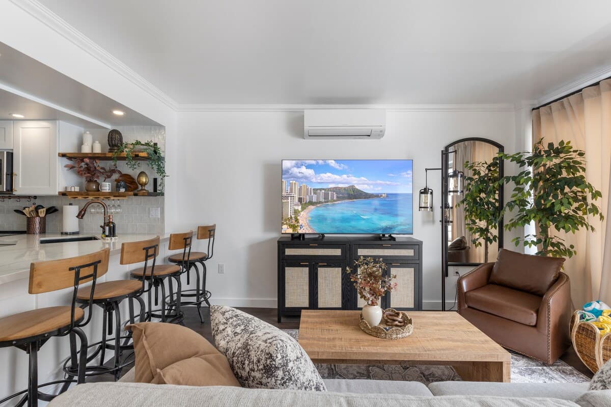 Condo in Honolulu · ★4.98 · 1 bedroom · 3 beds · 1 private bath - Photo 3
