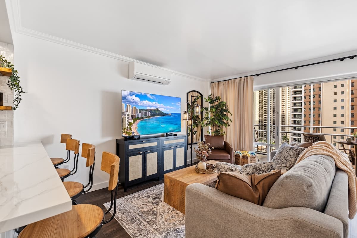 Condo in Honolulu · ★4.98 · 1 bedroom · 3 beds · 1 private bath - Photo 5