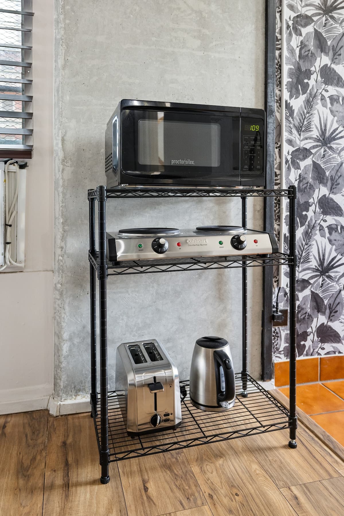 Condo in Honolulu · ★4.89 · Studio · 1 bed · 1 private bath - Photo 4