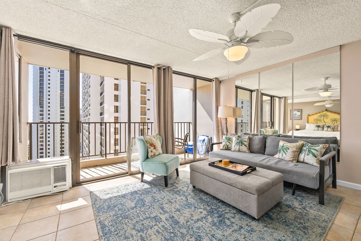 City+Ocean Views | Parking+AC | Kitchen | King Bed - Photo 3