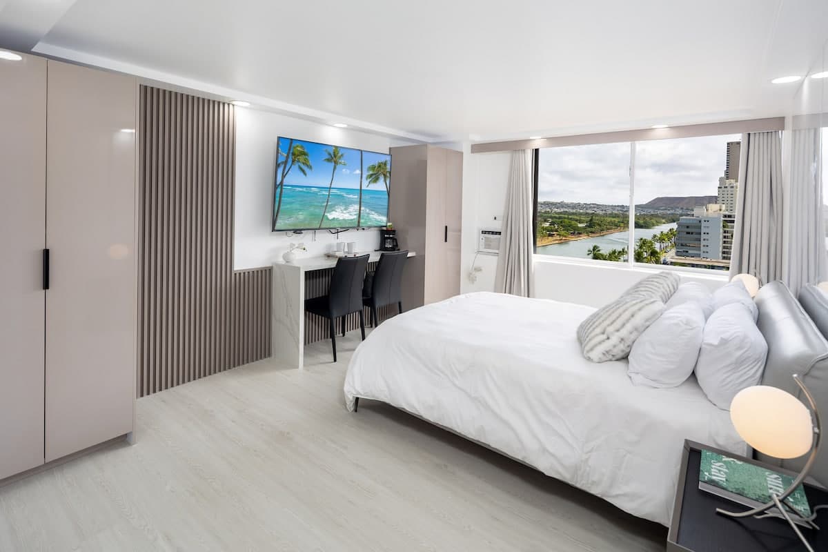 Condo in Honolulu · ★4.79 · 1 bedroom · 1 bed · 1 private bath - Photo 1