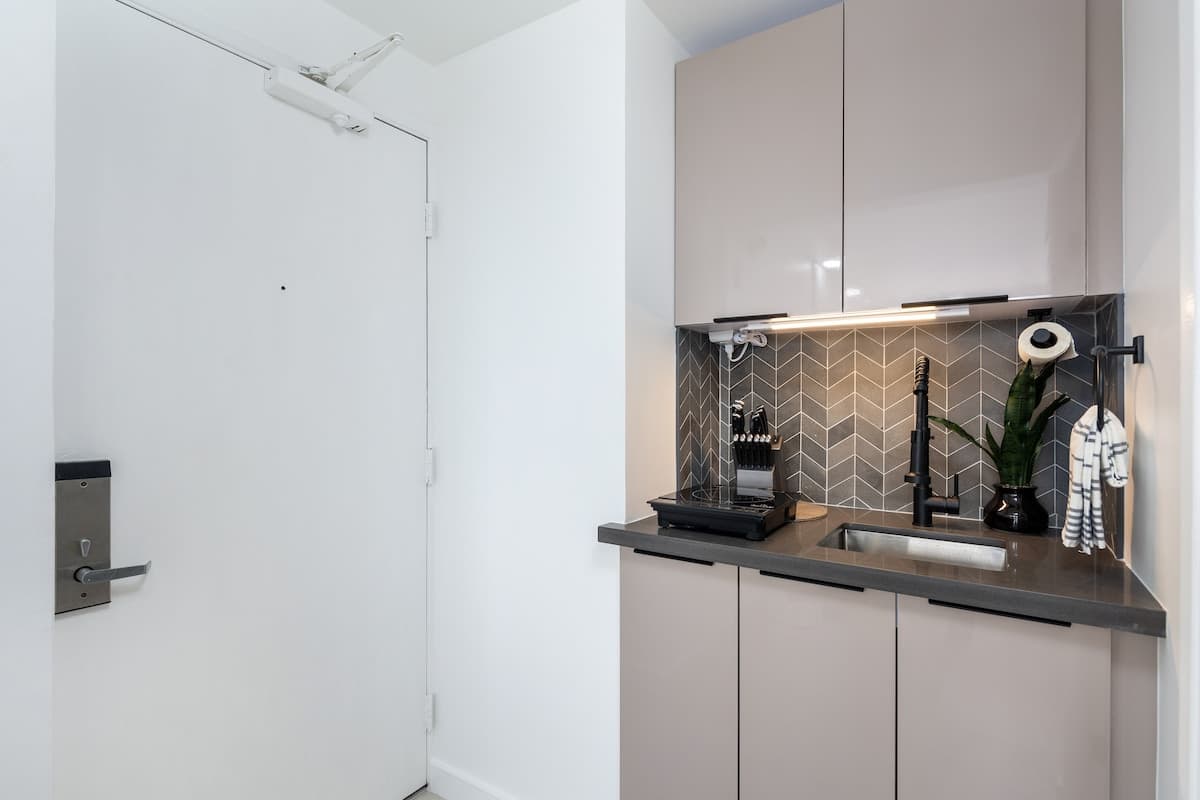 Condo in Honolulu · ★4.79 · 1 bedroom · 1 bed · 1 private bath - Photo 5