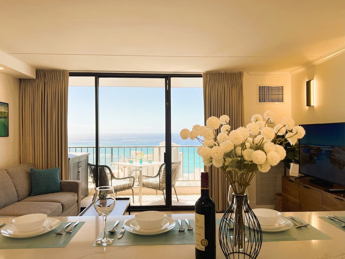 Condo in Honolulu · ★4.87 · 1 bedroom · 2 beds · 1 private bath - Photo 5