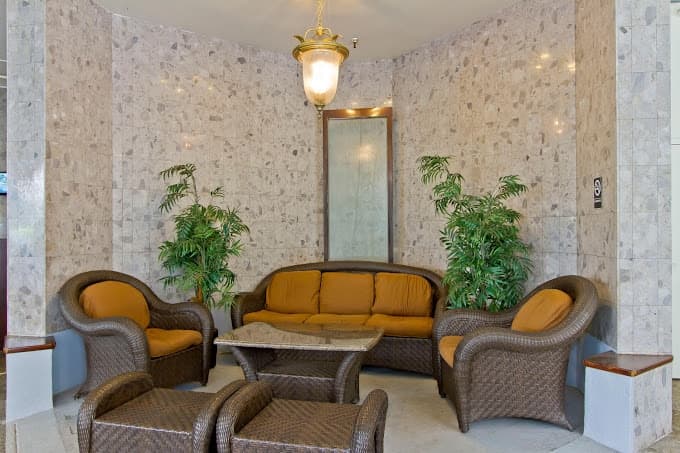 Condo in Honolulu · ★4.92 · 1 bedroom · 2 beds · 1 private bath - Photo 4