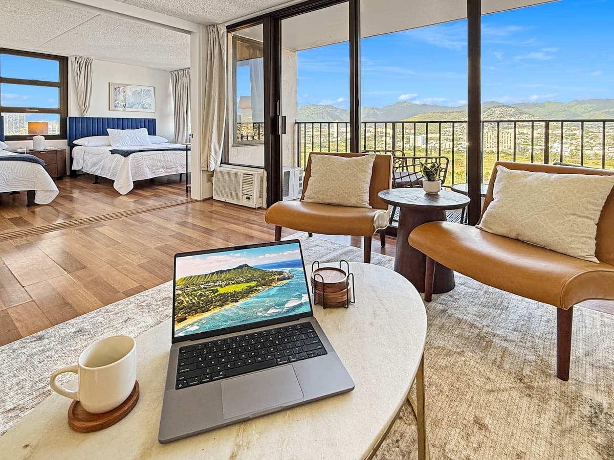 Condo in Honolulu · ★4.91 · 1 bedroom · 3 beds · 1 private bath - Photo 2