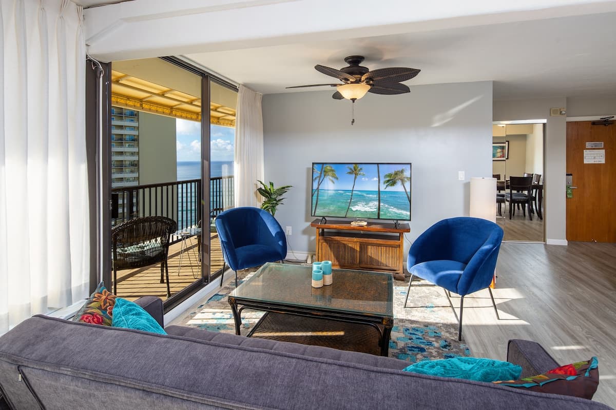 Place to stay in Honolulu · ★4.93 · 2 bedrooms · 3 beds · 2 private baths - Photo 4