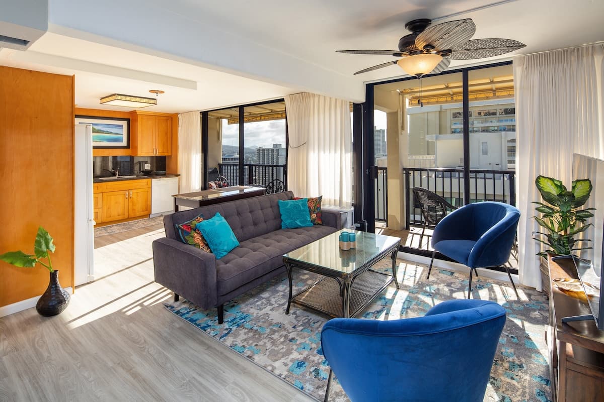 Place to stay in Honolulu · ★4.93 · 2 bedrooms · 3 beds · 2 private baths - Photo 3
